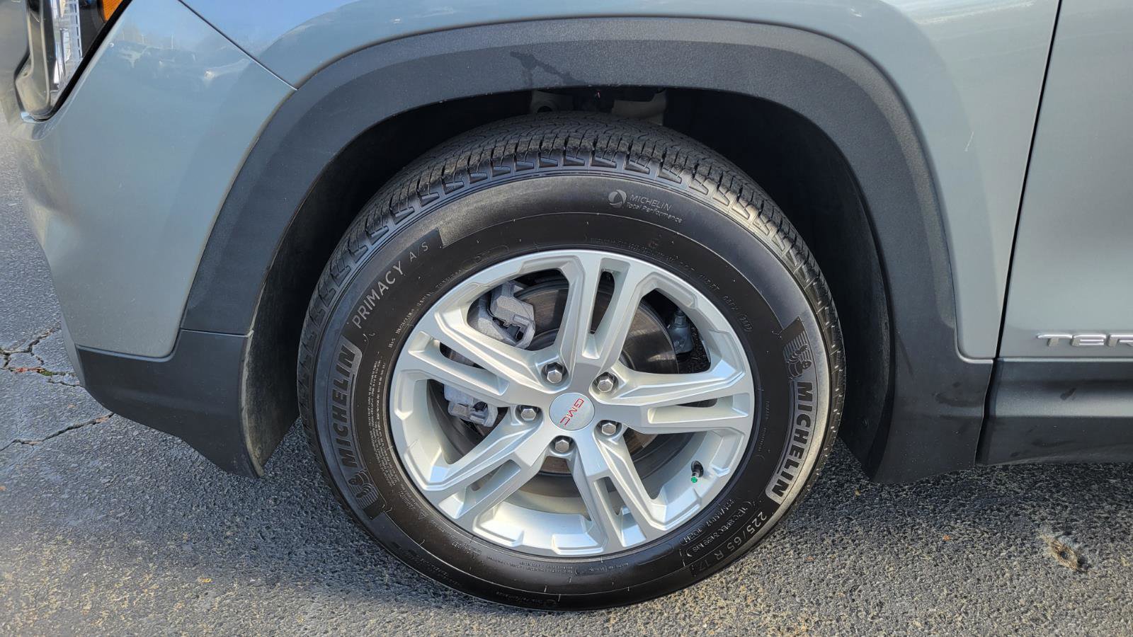 Used 2023 GMC Terrain SLE image 14