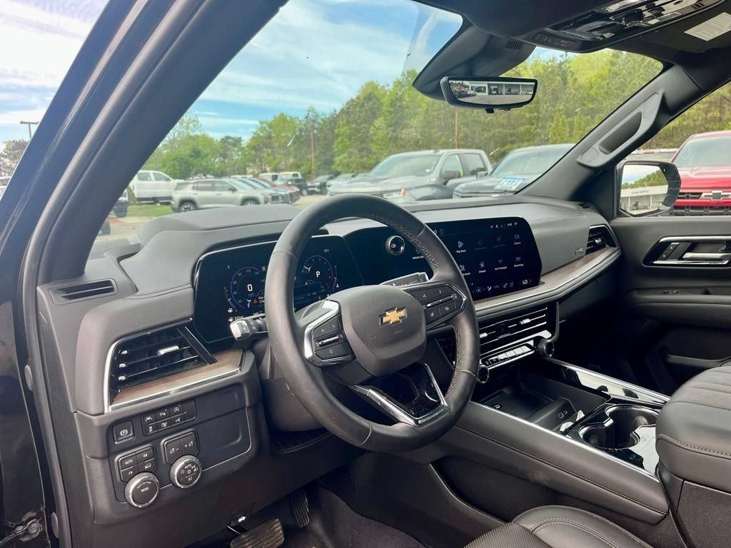 Used 2026 Chevrolet Suburban High Country AWD/4WD image 11