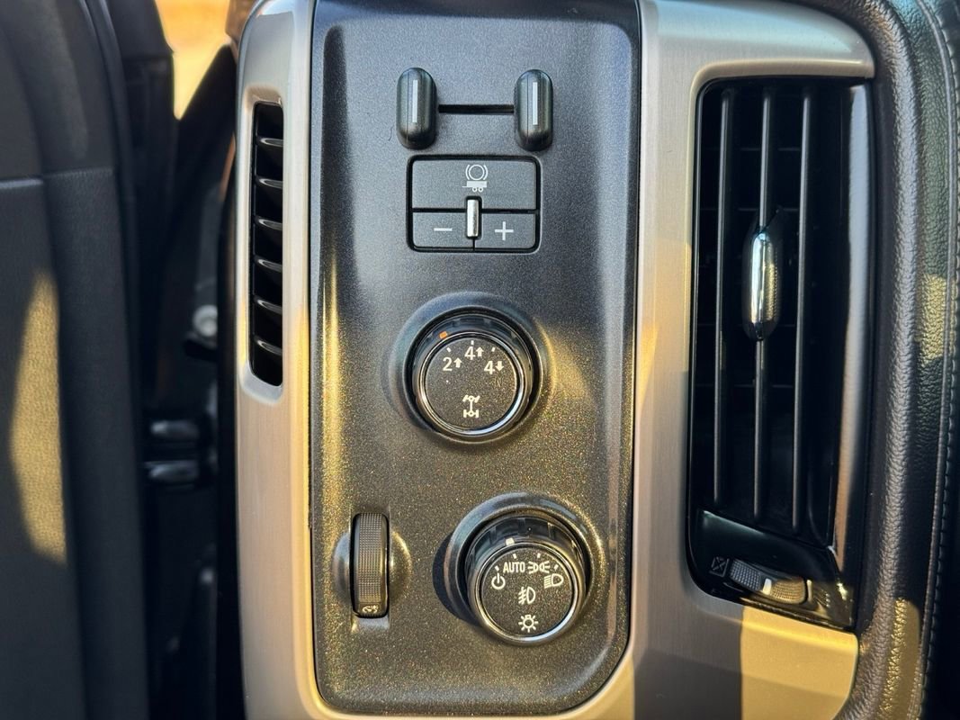 Used 2015 GMC Sierra 3500 Denali w/ Duramax Plus Package image 26