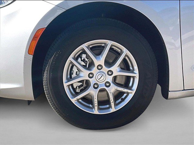 Used 2026 Chrysler Pacifica Select FWD image 10