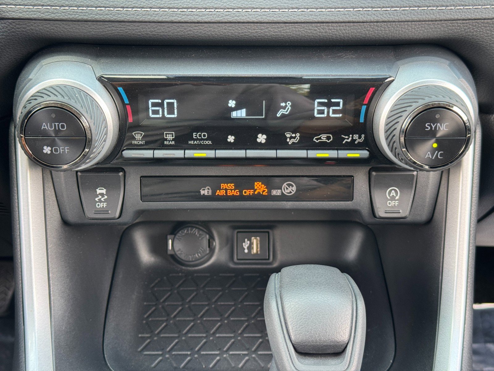 Used 2024 Toyota RAV4 XLE image 25