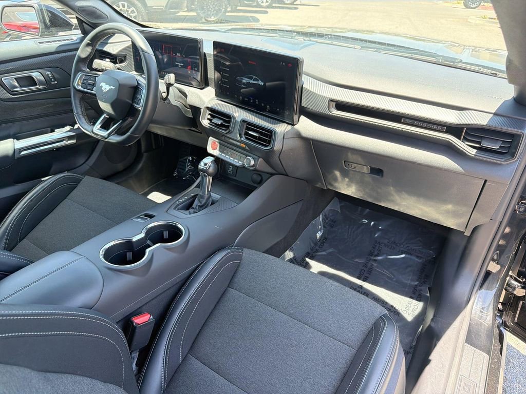 Used 2025 Ford Mustang Convertible RWD image 29