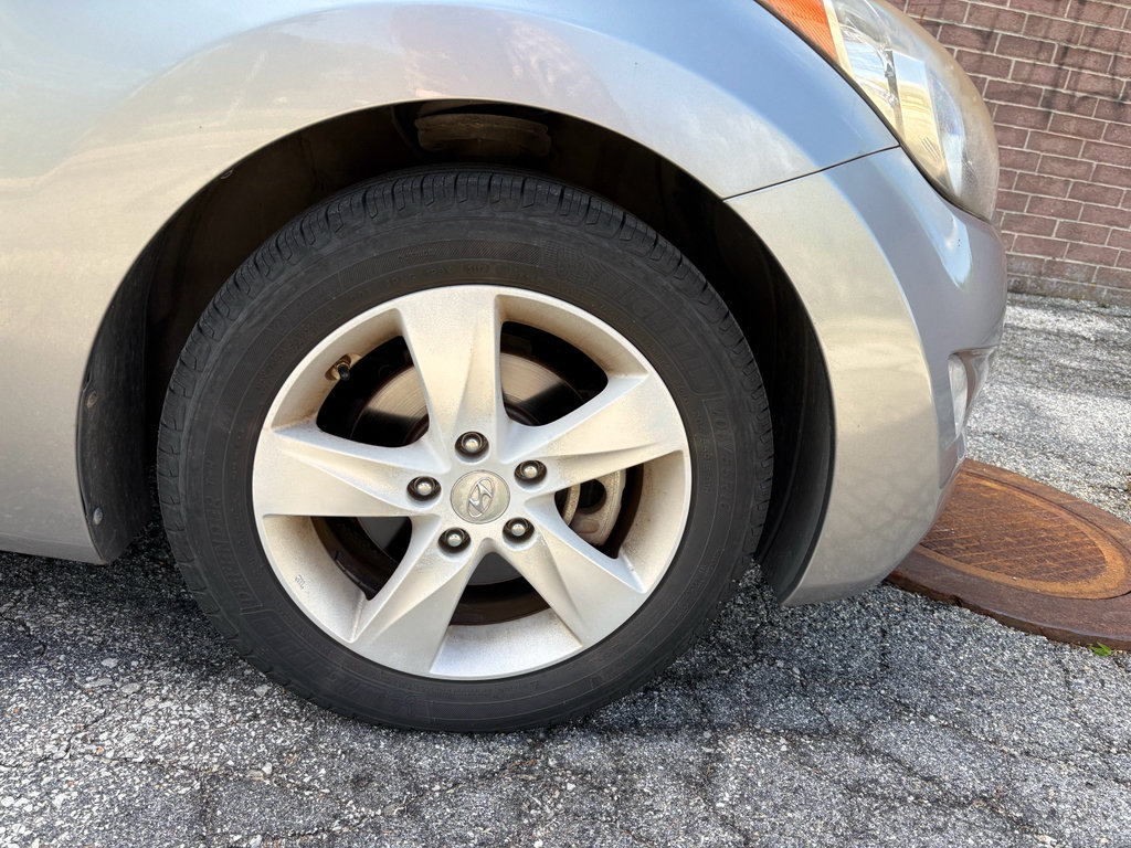 Used 2013 Hyundai Elantra GLS w/ Preferred Pkg image 9