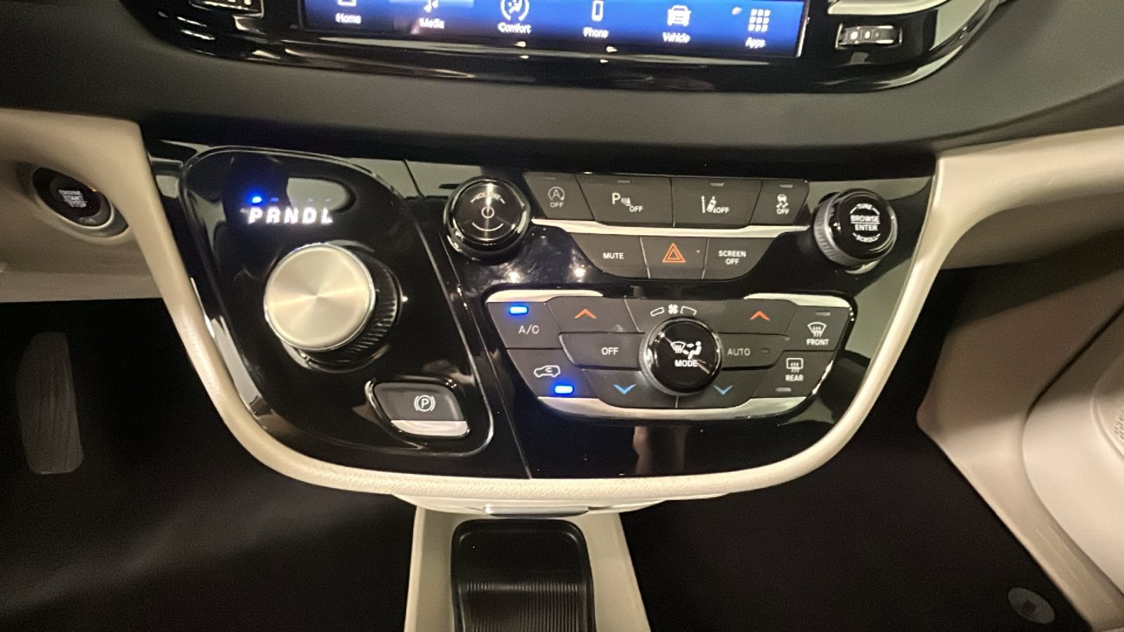 Used 2023 Chrysler Pacifica Touring-L FWD image 24