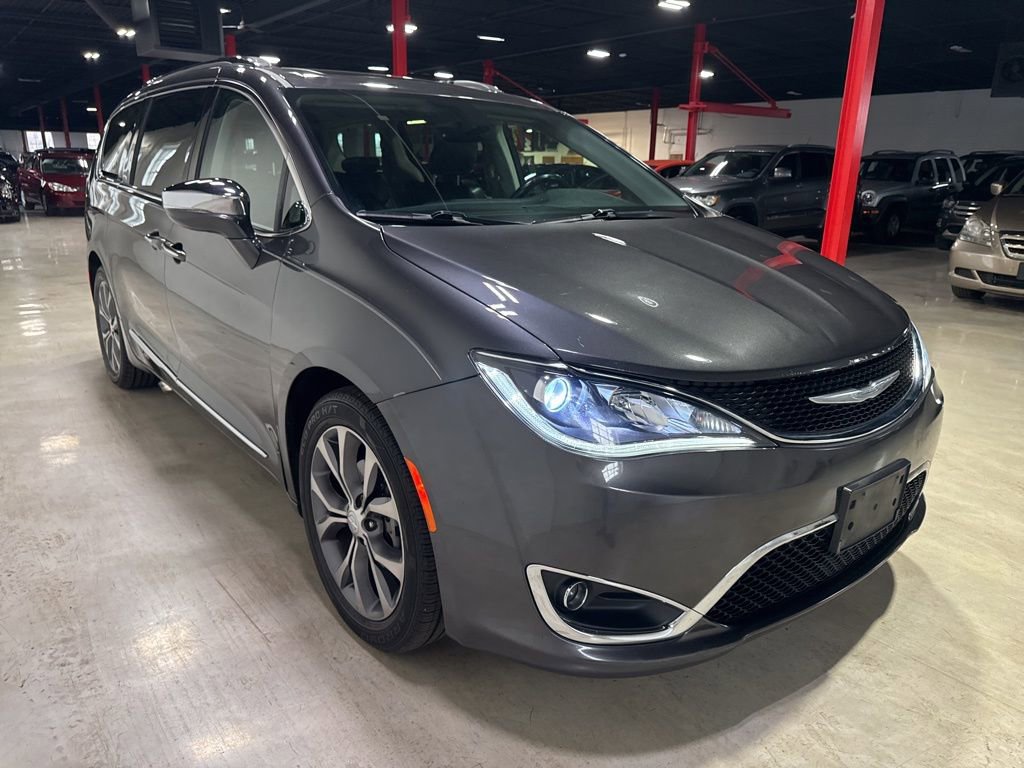 Used 2017 Chrysler Pacifica Limited w/ UConnect Theater Package image 8