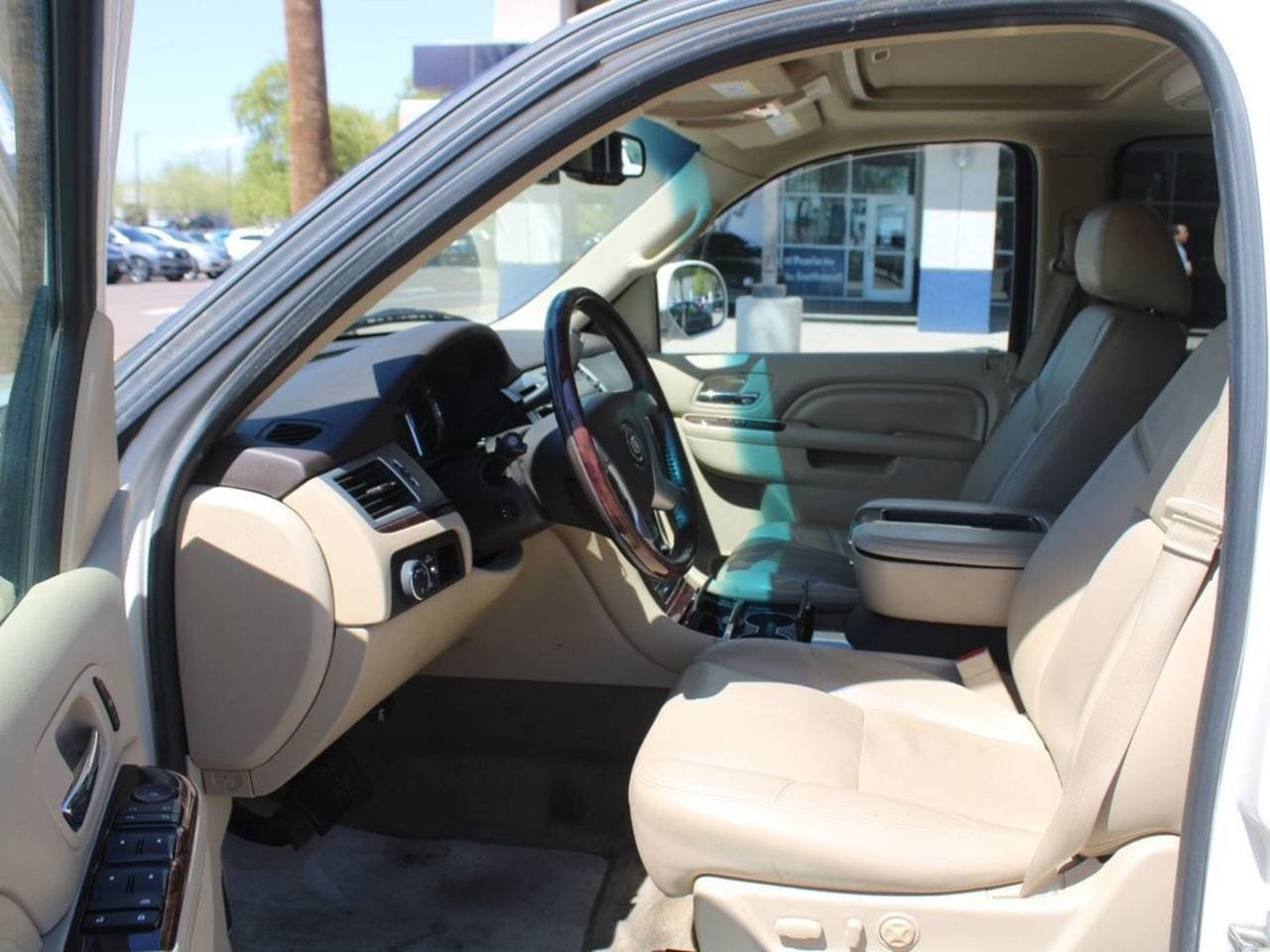 Used 2013 Cadillac Escalade Premium AWD/4WD image 9