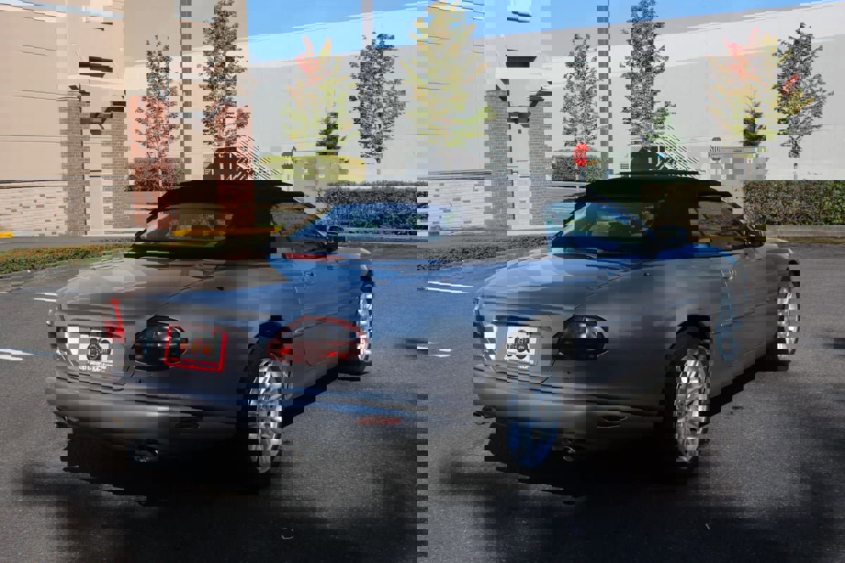 Used 2000 Jaguar XK8 Convertible image 8