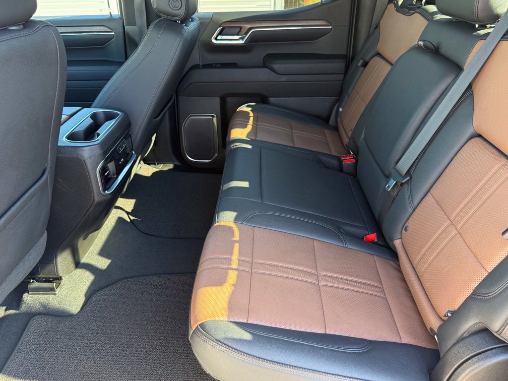 Used 2023 Chevrolet Silverado 1500 High Country w/ Technology Package AWD/4WD image 38