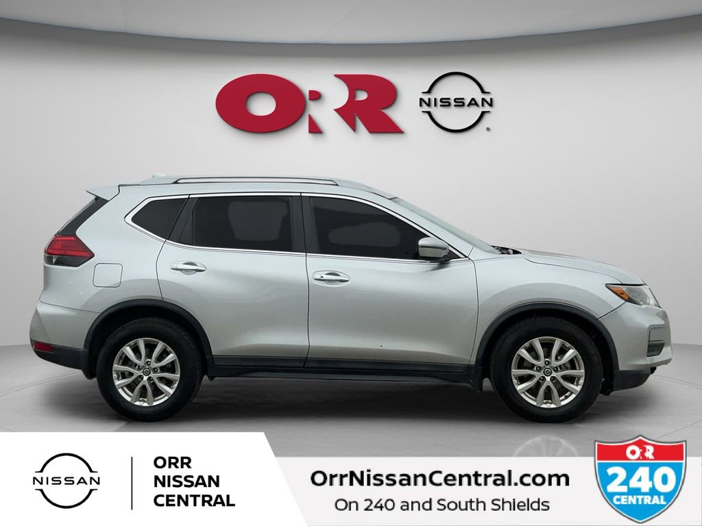 Used 2017 Nissan Rogue SV FWD image 4