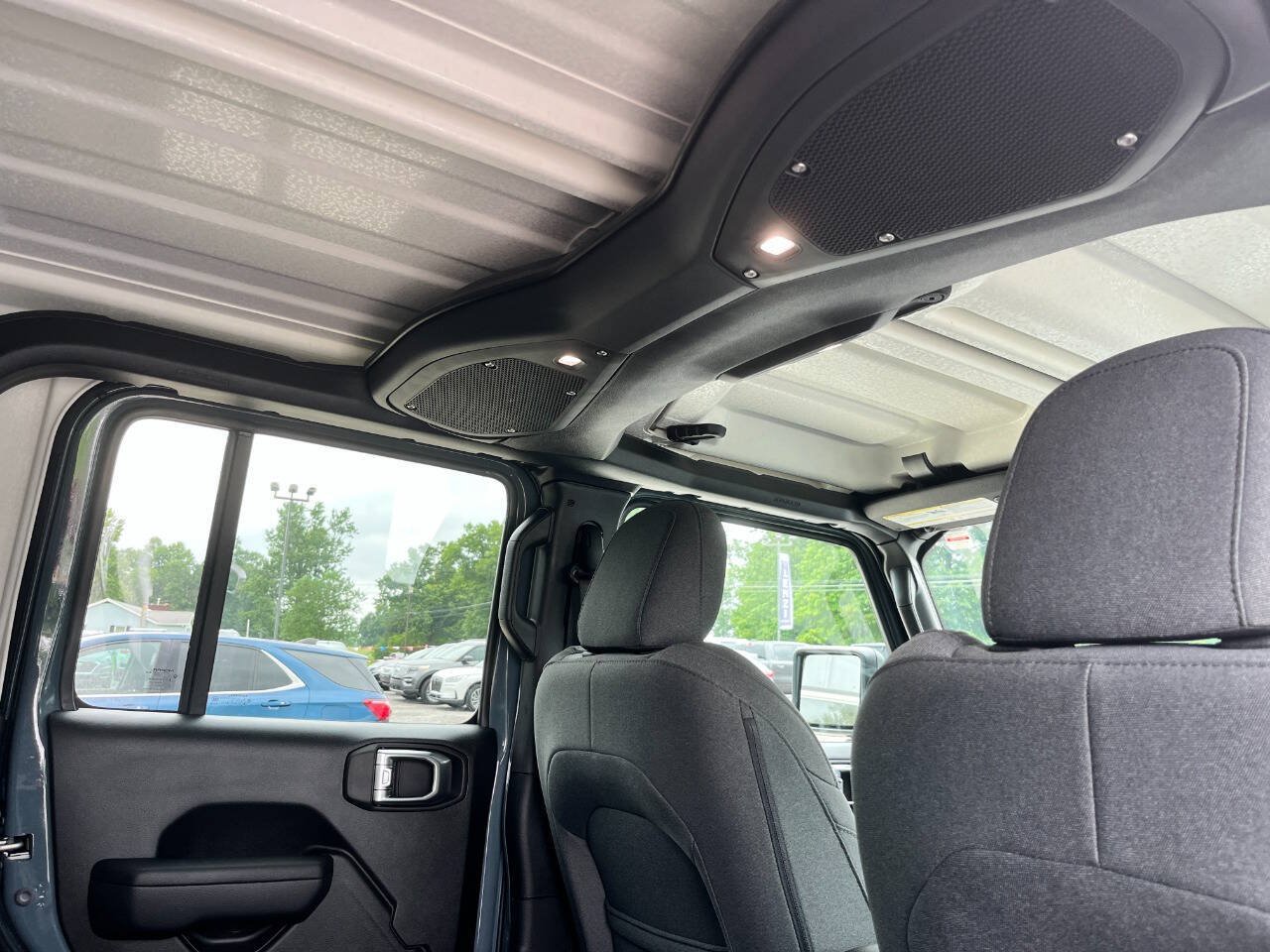 Used 2024 Jeep Gladiator Sport AWD/4WD image 18