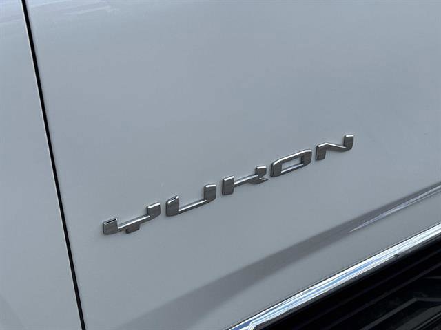 Used 2022 GMC Yukon XL SLT w/ SLT Luxury Package image 13