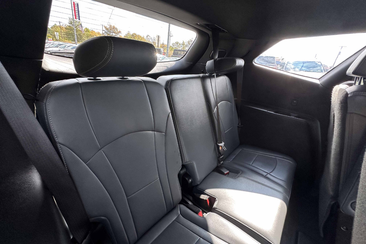 Used 2024 Buick Enclave Premium image 25