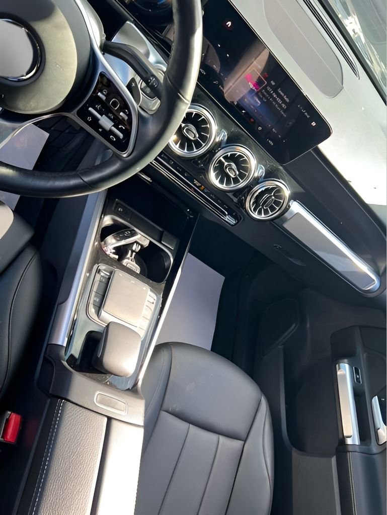 Used 2022 Mercedes-Benz GLB 250 4MATIC w/ Premium Package Lite image 25