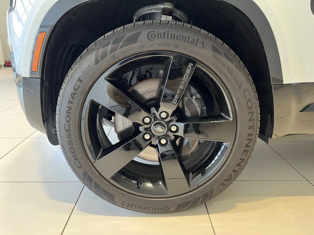 Used 2025 Land Rover Defender 110 X-Dynamic SE image 15