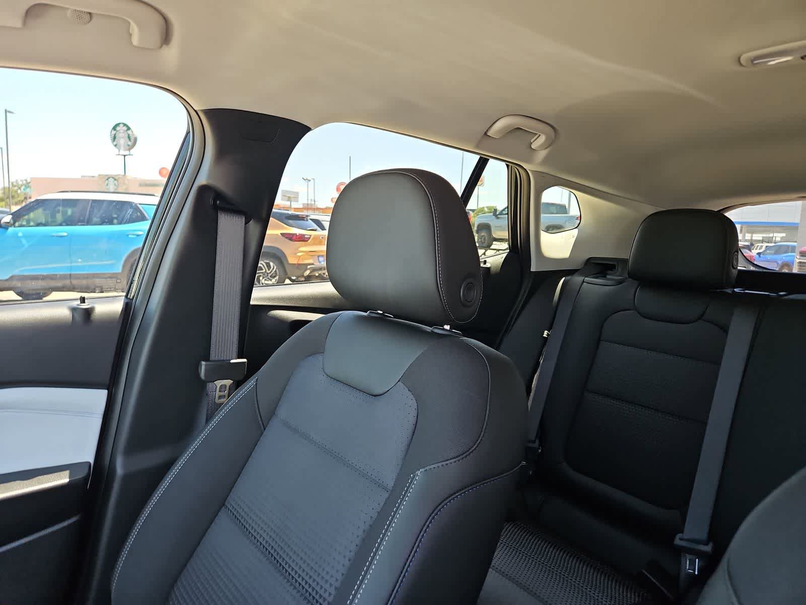 Used 2025 Chevrolet Trax LT w/ Driver Confidence Package FWD image 23