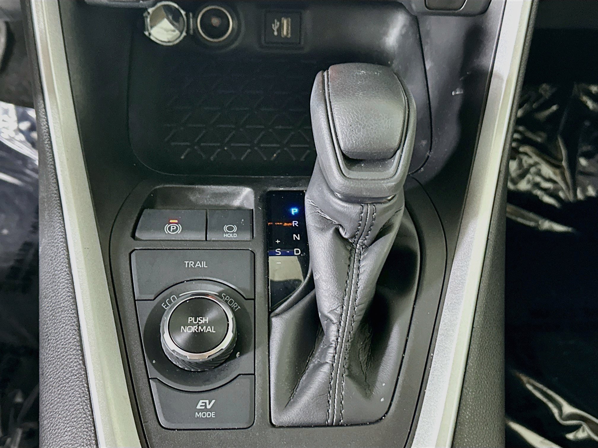 Used 2024 Toyota RAV4 LE AWD/4WD image 19