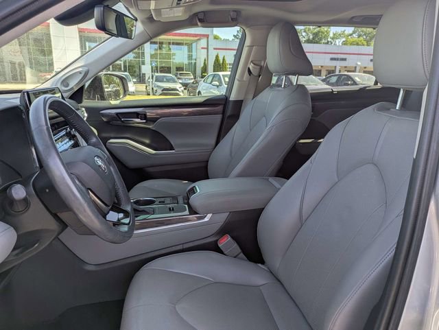 Used 2021 Toyota Highlander Limited FWD image 19