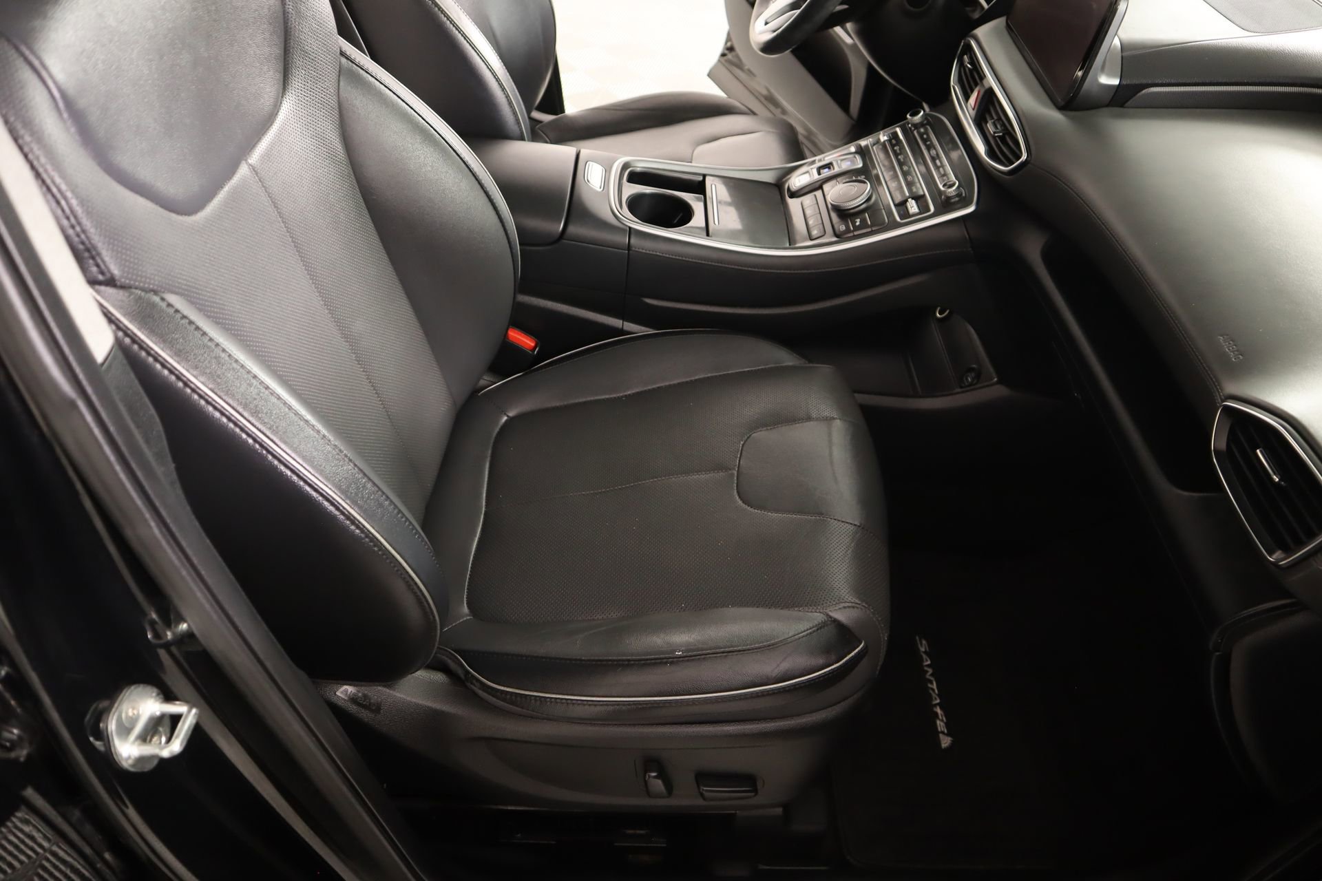 Used 2022 Hyundai Santa Fe Limited w/ Cargo Package FWD image 14