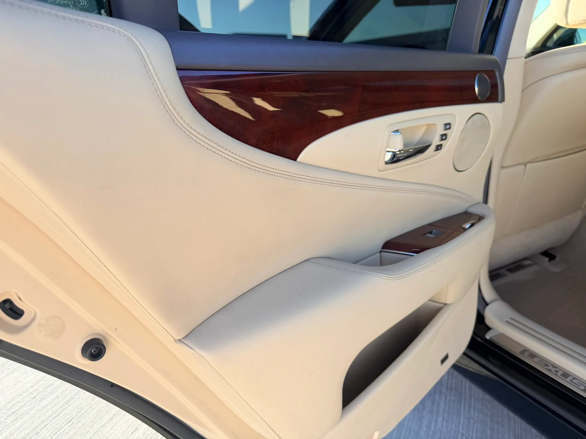 Used 2007 Lexus LS 460 RWD image 17