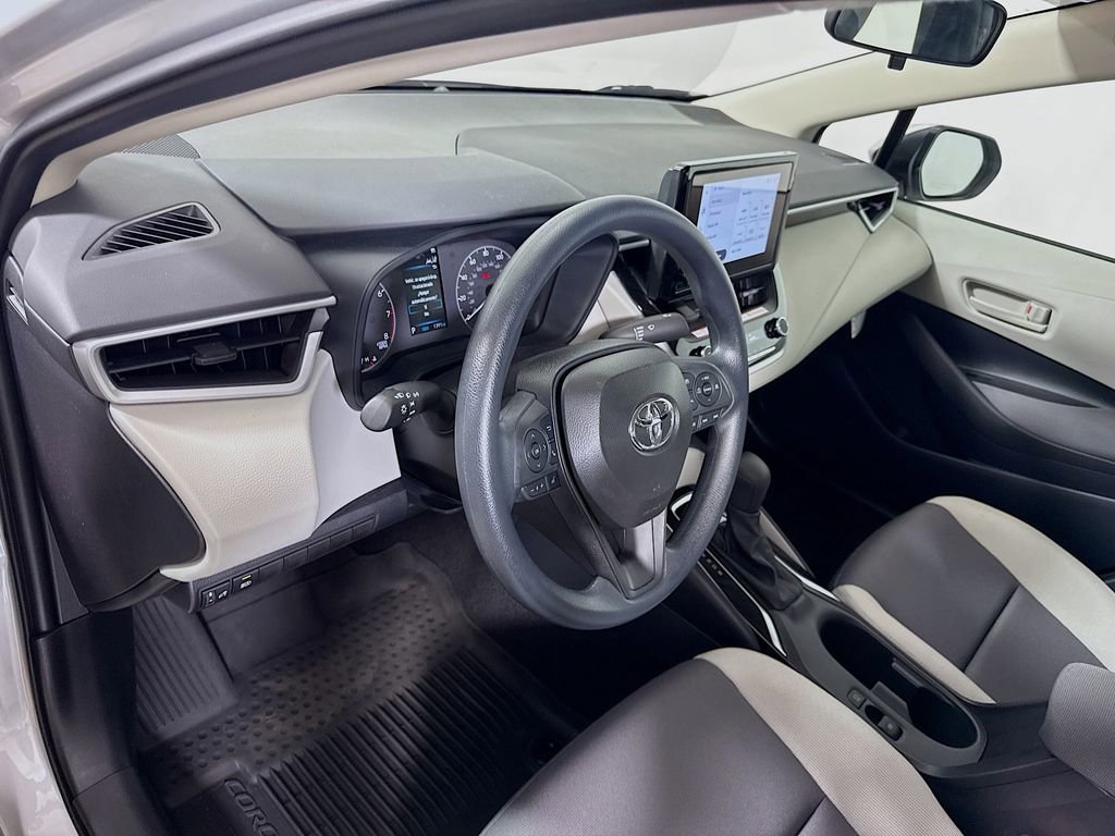 Used 2025 Toyota Corolla LE w/ Convenience Package FWD image 9
