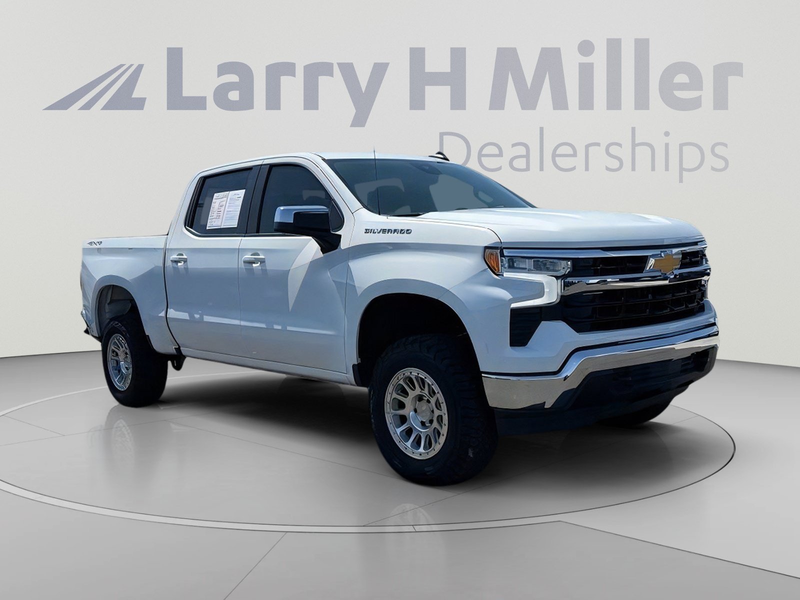 Used 2024 Chevrolet Silverado 1500 LT AWD/4WD image 7