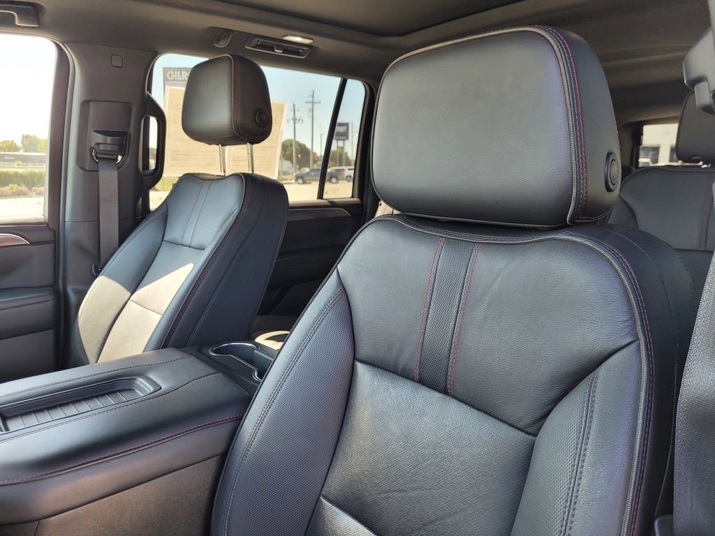 Used 2024 Chevrolet Suburban RST w/ Luxury Package AWD/4WD image 17