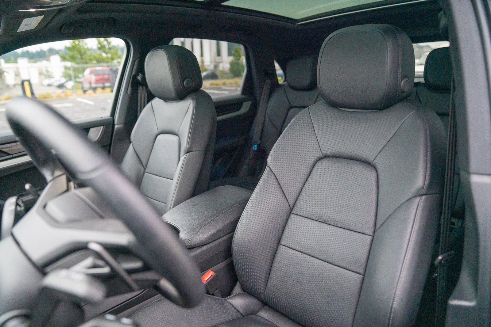 Used 2025 Porsche Cayenne image 5