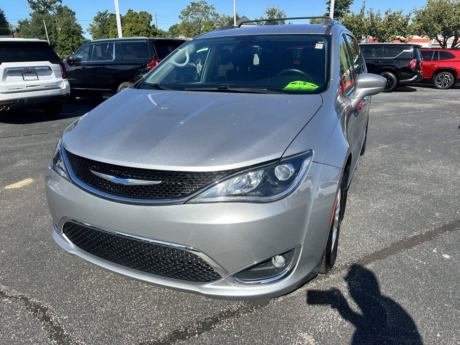 Used 2018 Chrysler Pacifica Touring-L FWD image 10