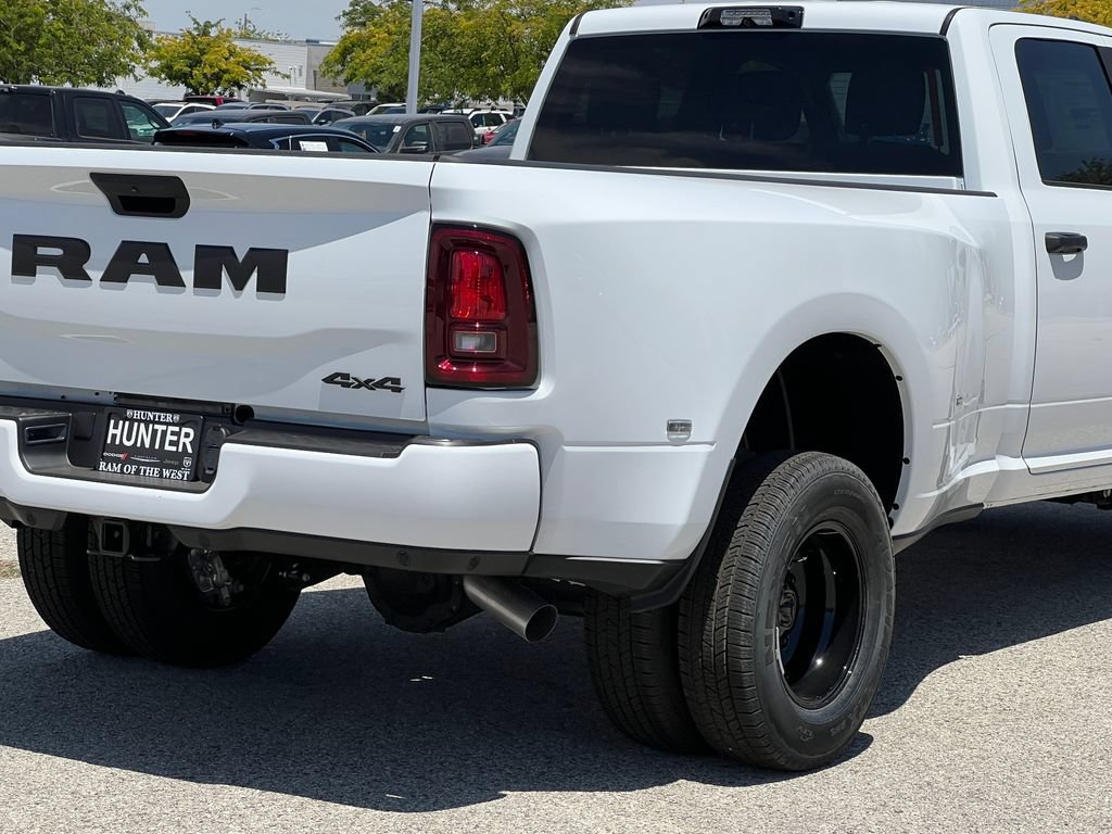 New 2026 RAM 3500 Big Horn AWD/4WD image 8