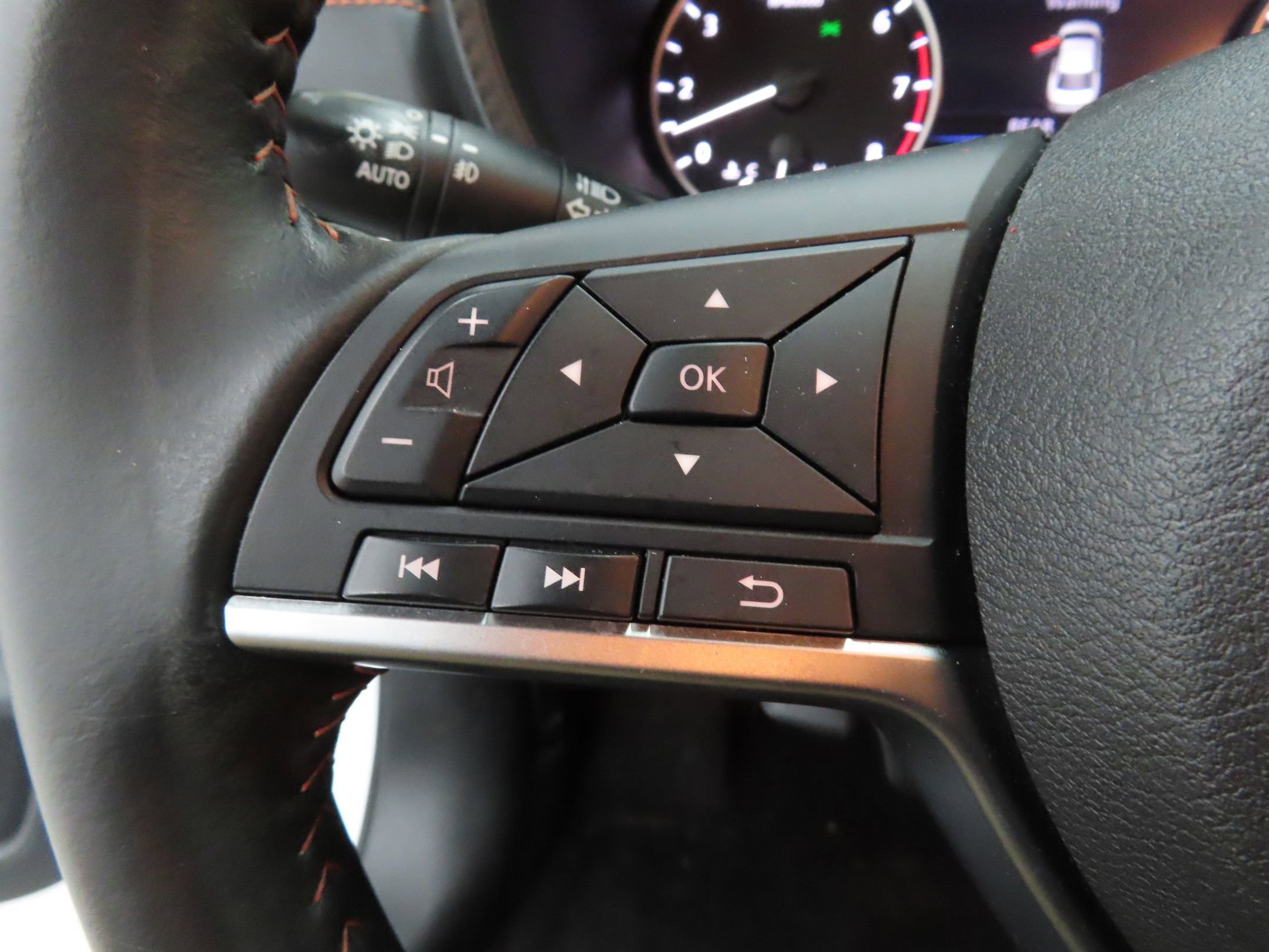 Used 2023 Nissan Sentra SR w/ Midnight Edition Package image 12