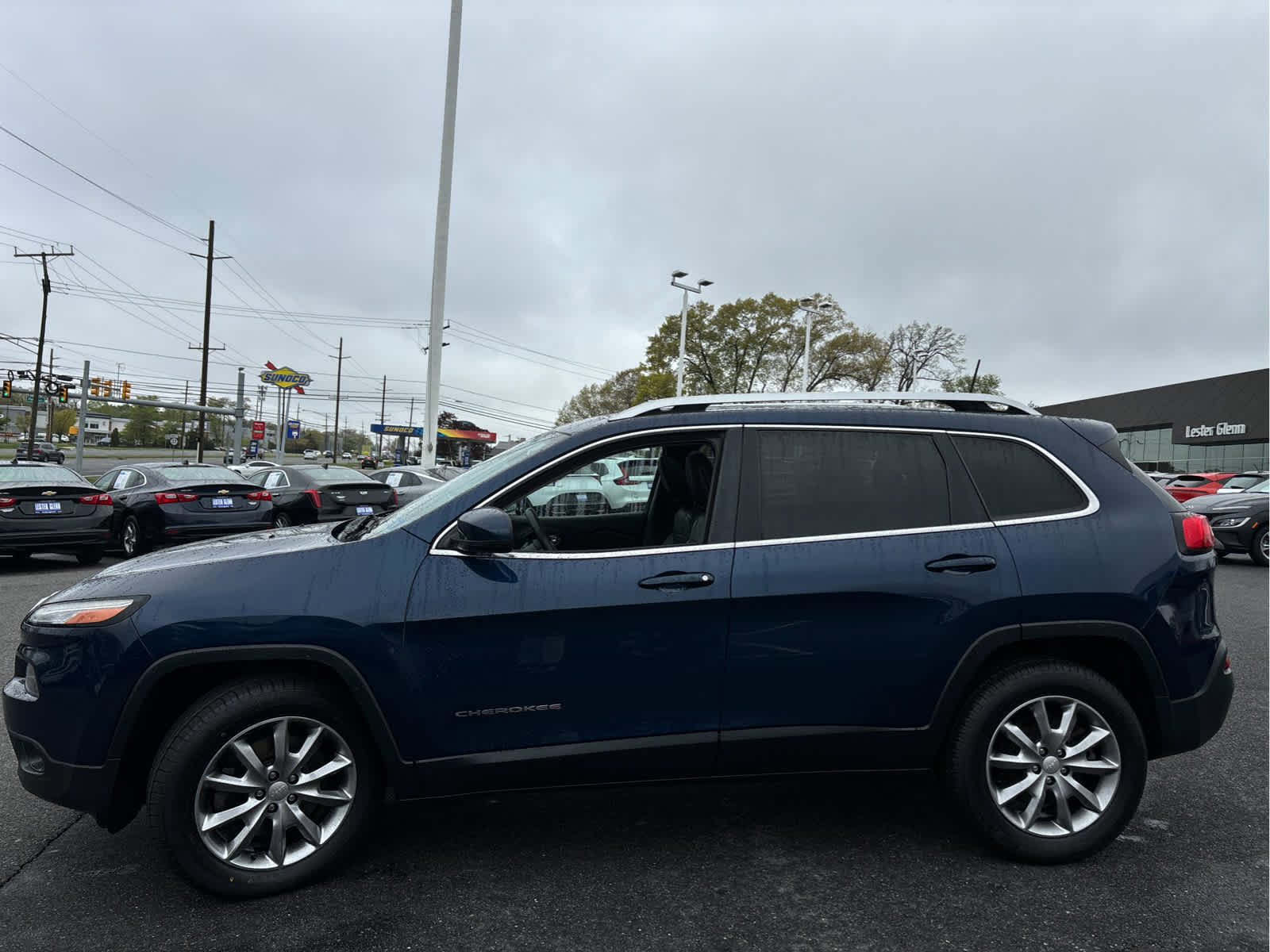 Used 2018 Jeep Cherokee Limited AWD/4WD image 6