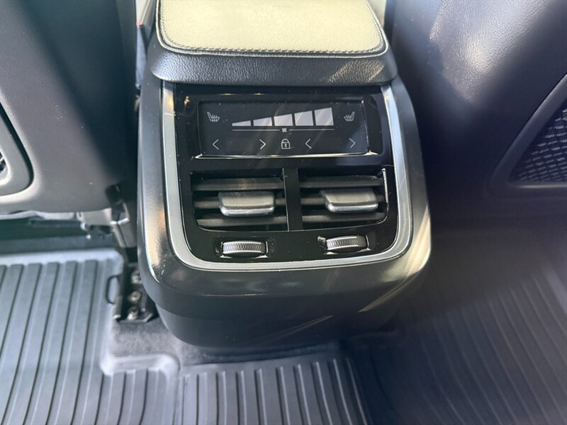 Used 2020 Volvo XC90 T5 Momentum w/ Protection Package AWD/4WD image 30