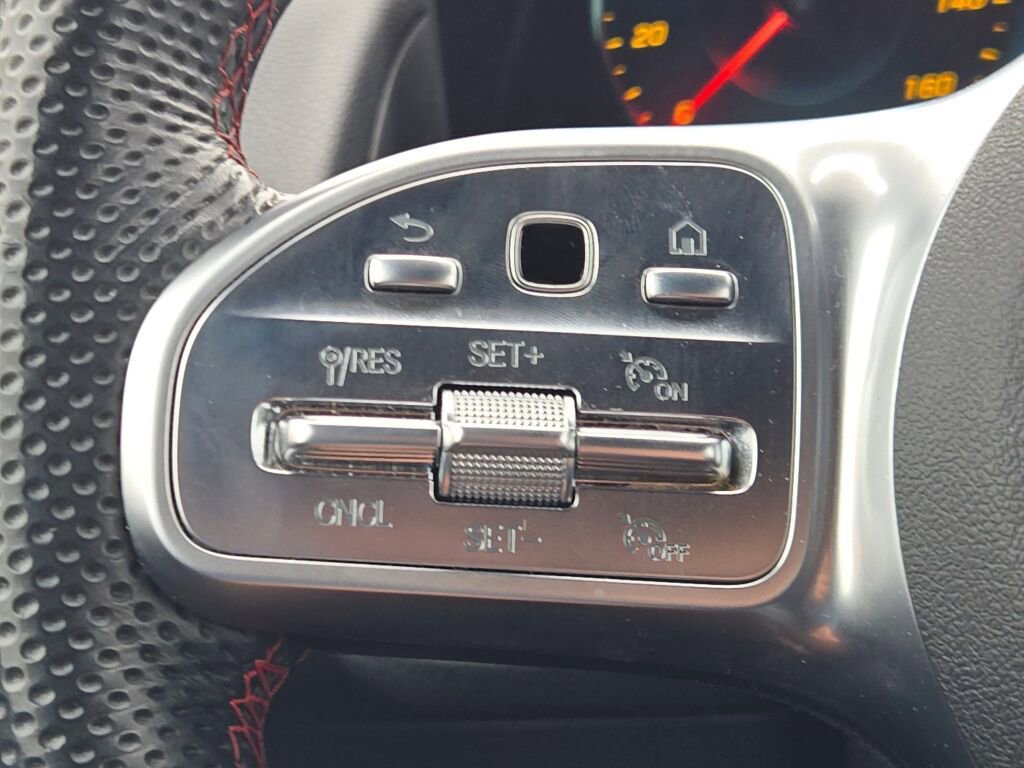 Used 2023 Mercedes-Benz GLB 250 image 29