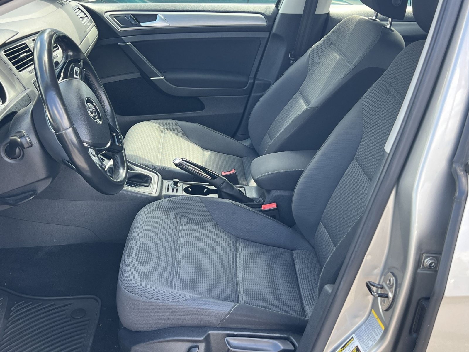 Used 2016 Volkswagen Golf S FWD image 11