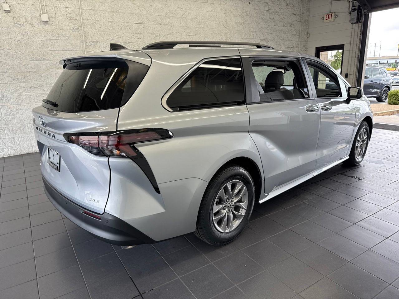 Certified 2025 Toyota Sienna XLE w/ XLE Plus Package AWD/4WD image 8