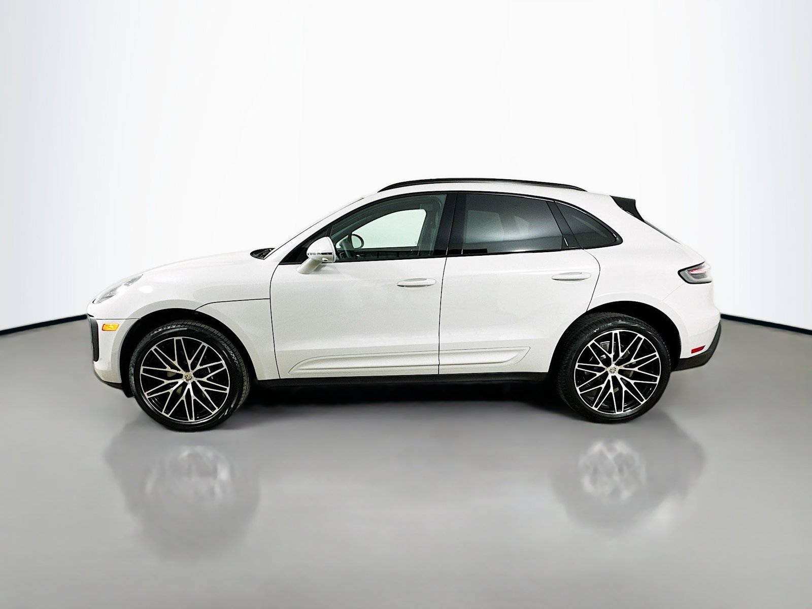 New 2026 Porsche Macan AWD/4WD image 8