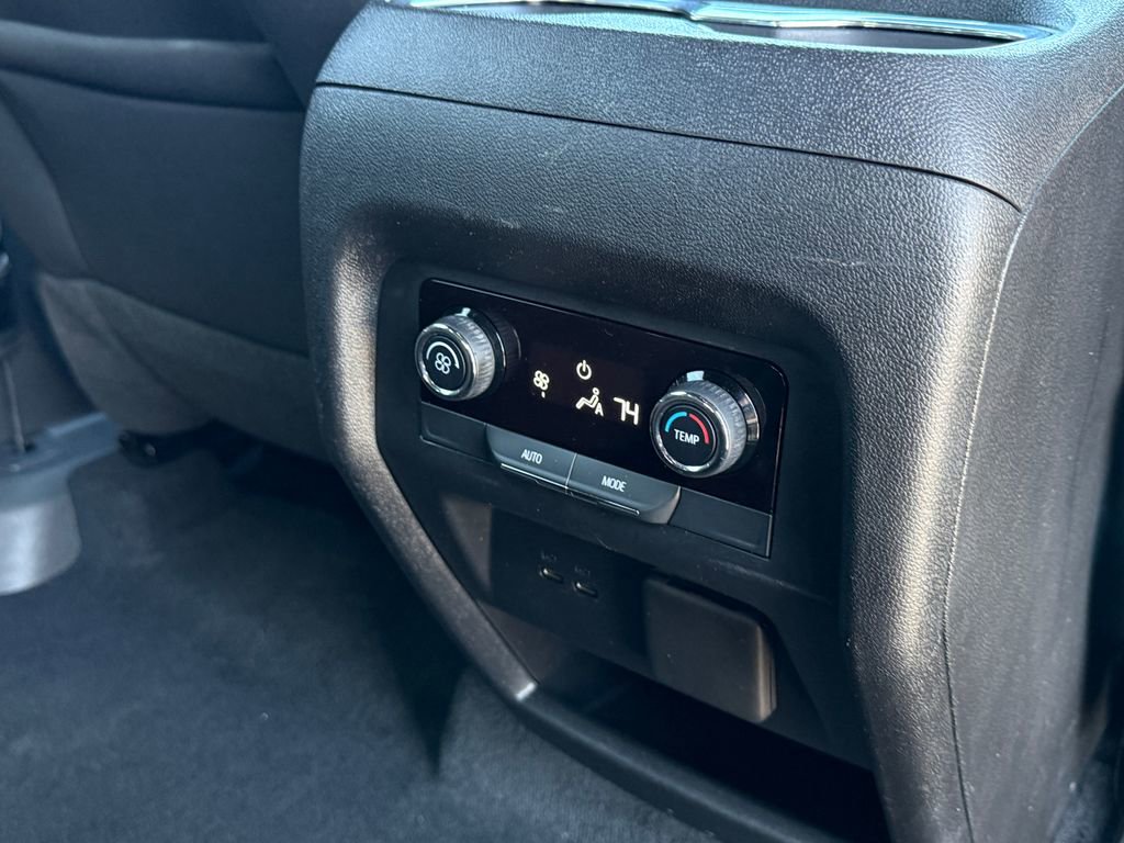 Used 2024 Chevrolet Traverse LT image 12