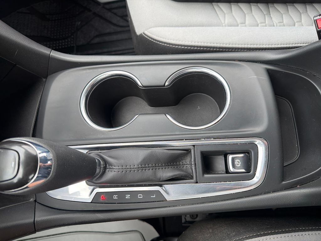 Used 2020 Chevrolet Equinox LS w/ LPO, Floor Liner Package FWD image 19