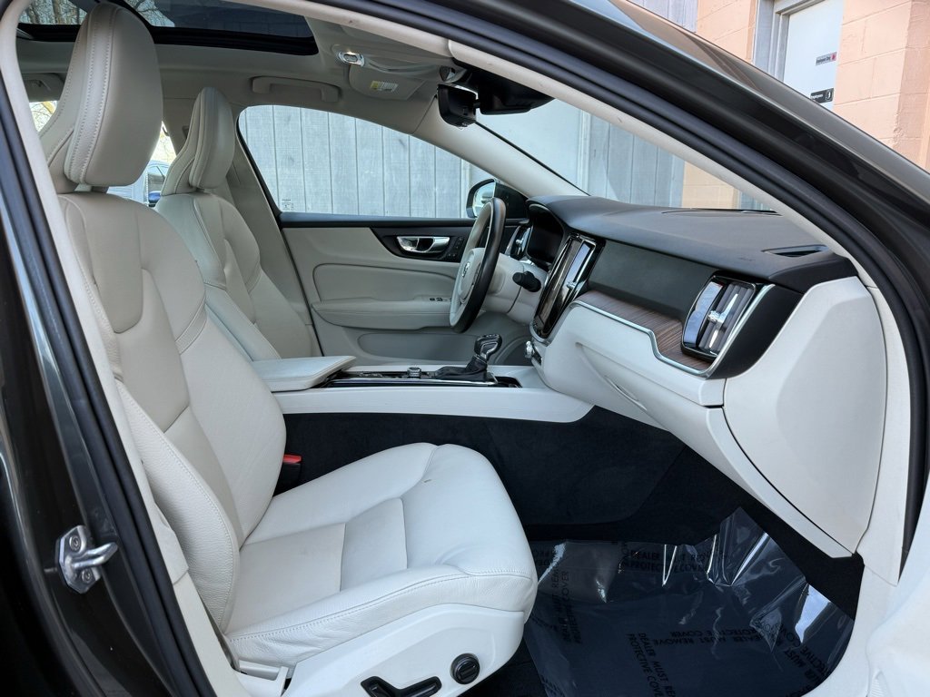 Used 2019 Volvo S60 T5 Momentum w/ Premium Package image 16