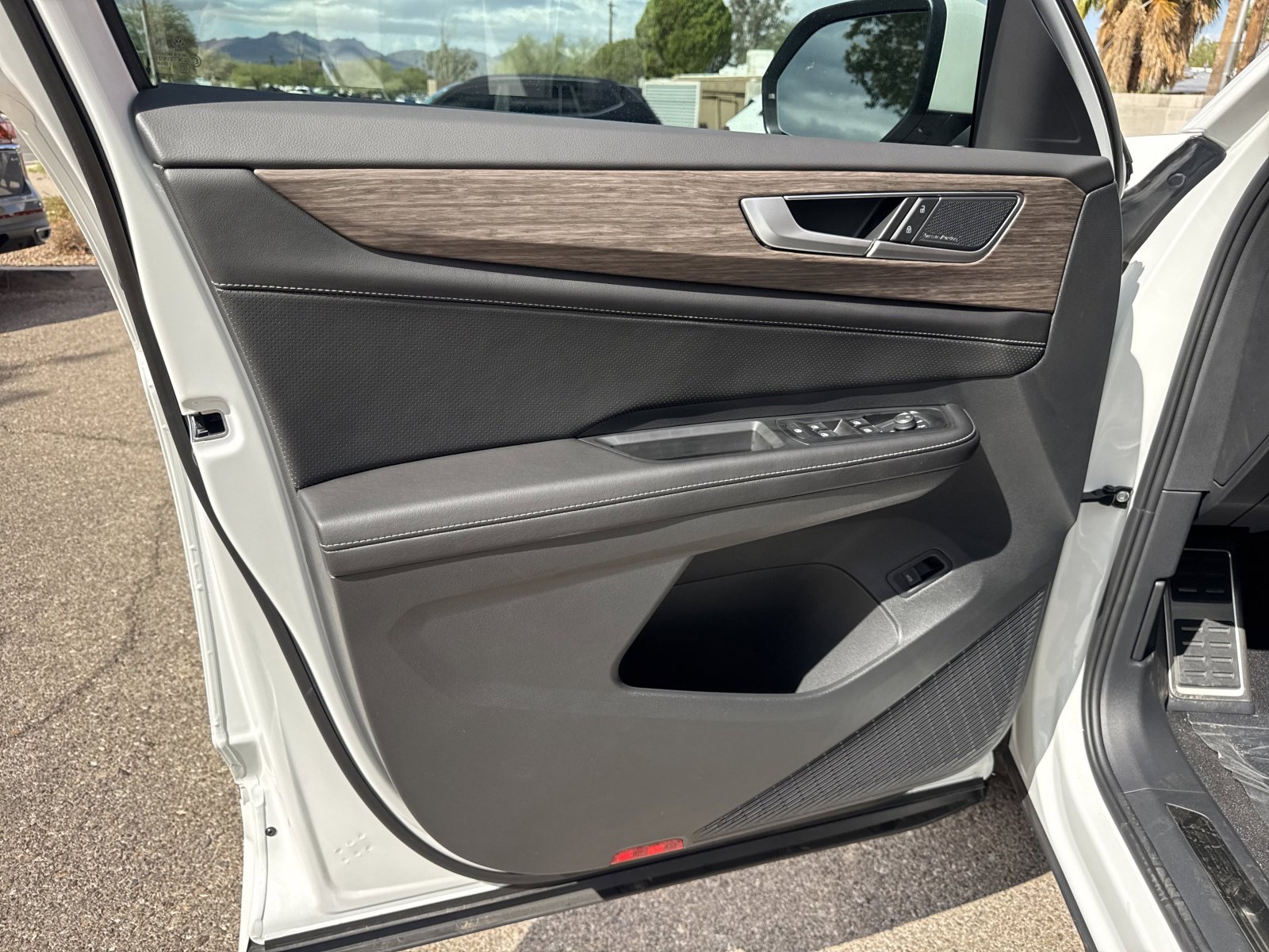 New 2026 Volkswagen Atlas SEL Premium R-Line image 13