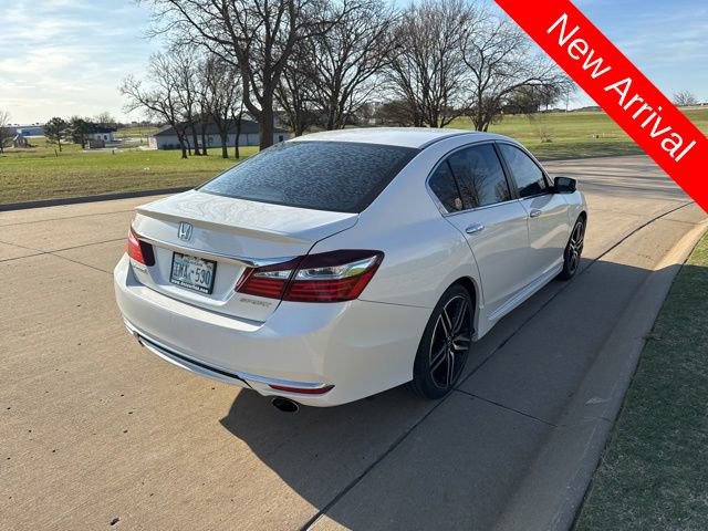 Used 2016 Honda Accord Sport image 3