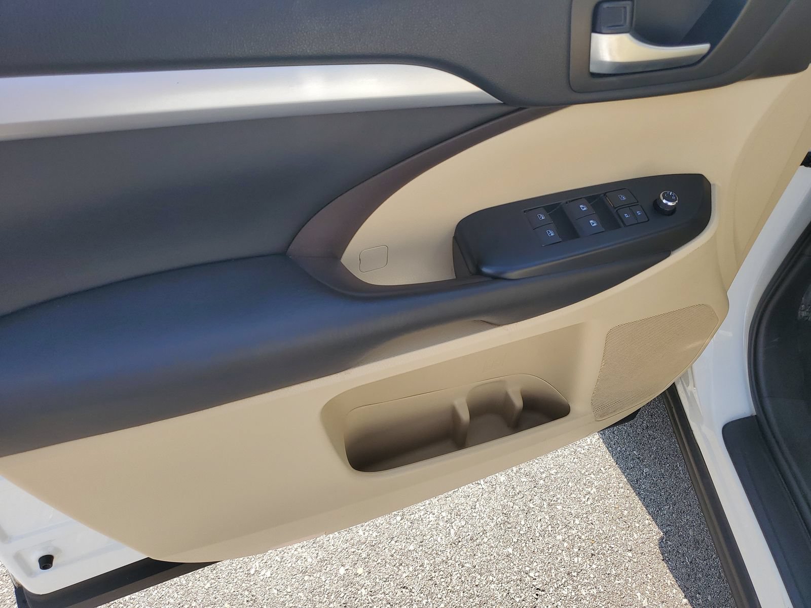 Used 2019 Toyota Highlander XLE AWD/4WD image 20