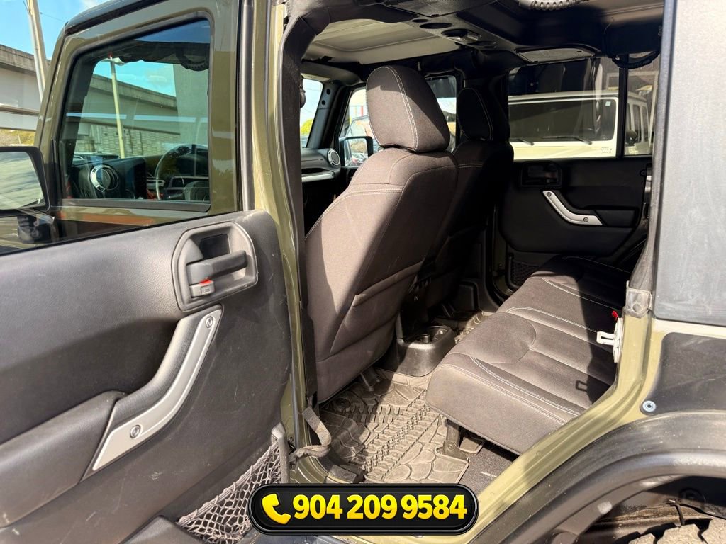 Used 2015 Jeep Wrangler Unlimited Rubicon w/ Dual Top Group AWD/4WD image 22