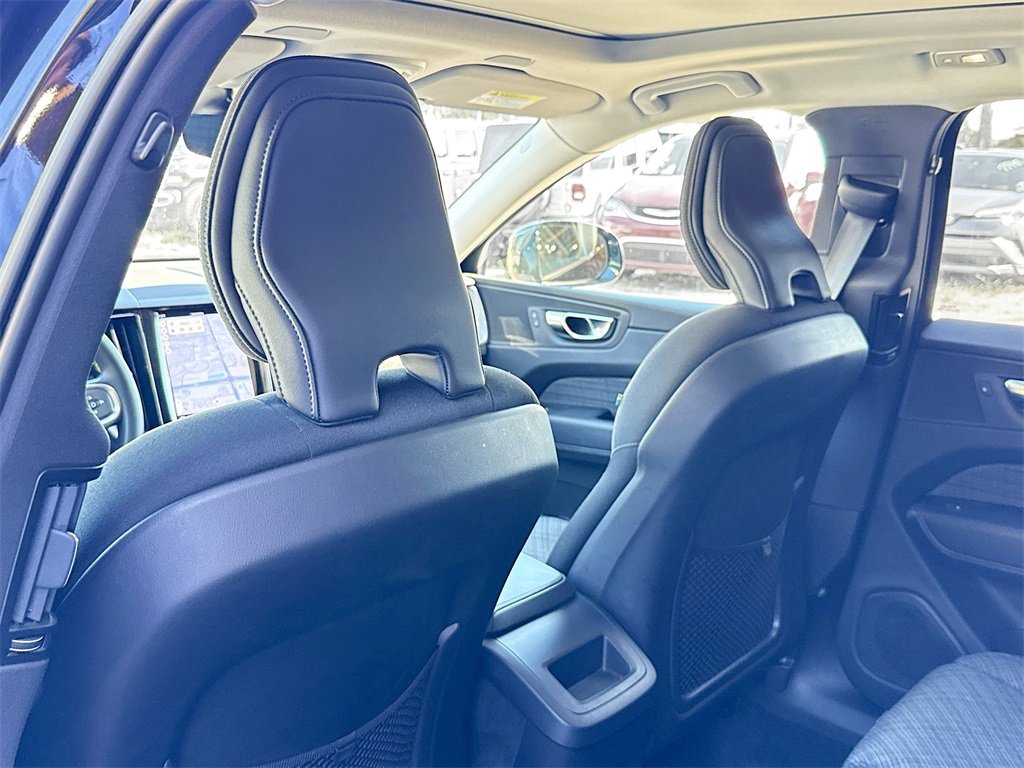 Used 2023 Volvo XC60 B5 Core image 28
