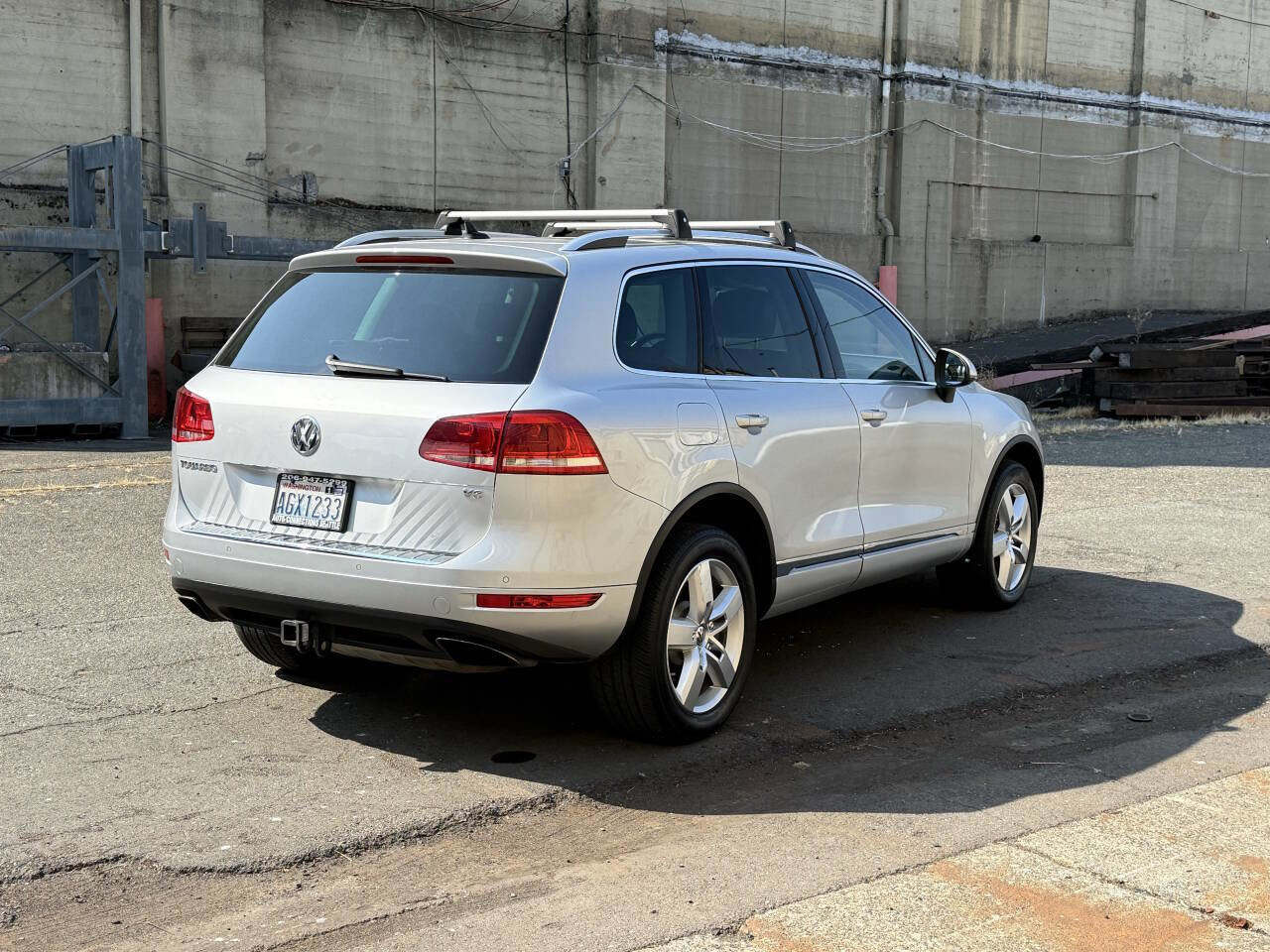 Used 2012 Volkswagen Touareg Sport image 65
