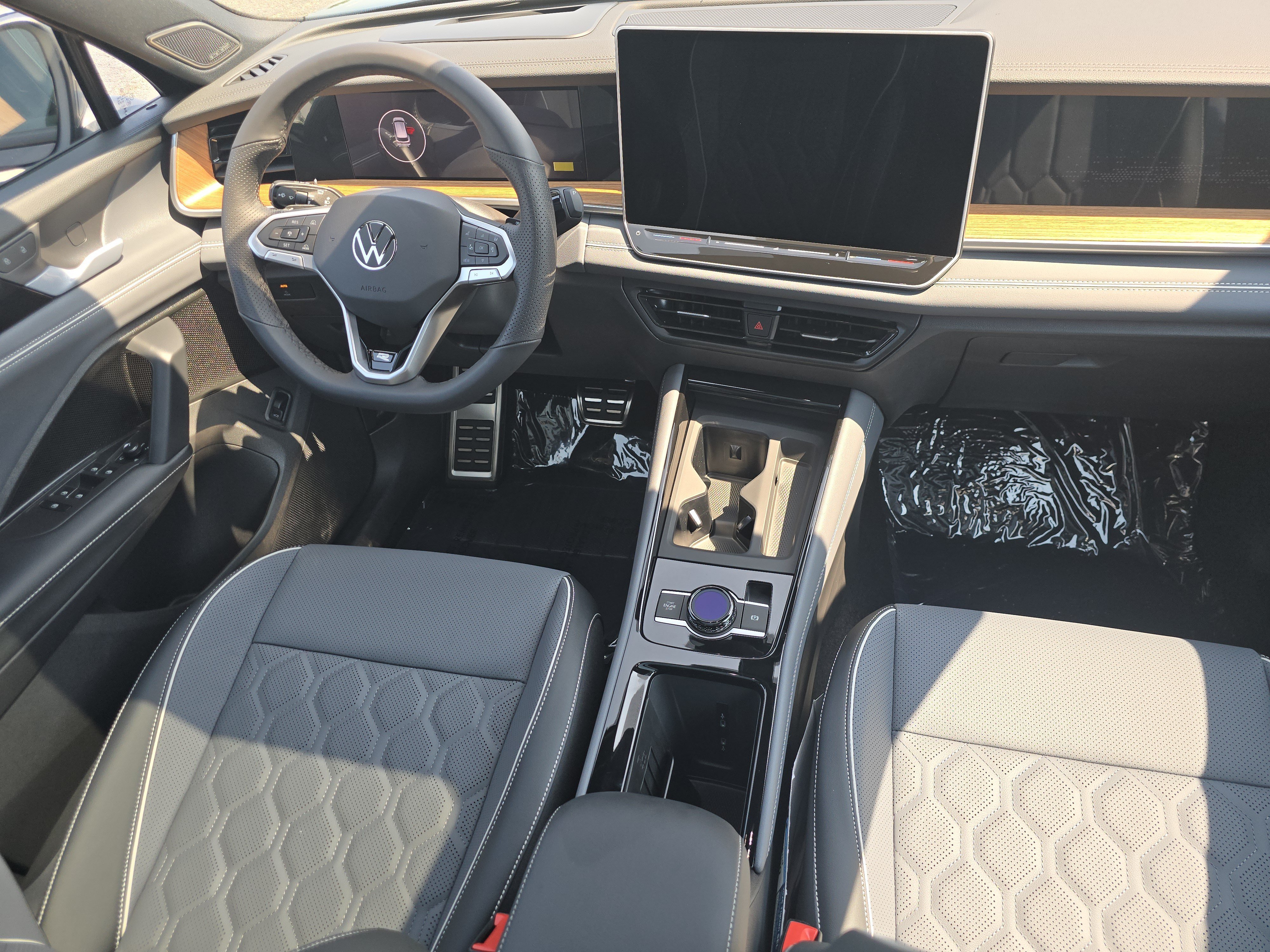 New 2026 Volkswagen Tiguan SEL R-Line AWD/4WD image 22