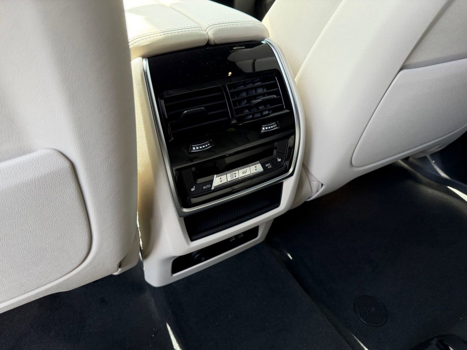 New 2027 BMW X7 xDrive40i AWD/4WD image 23