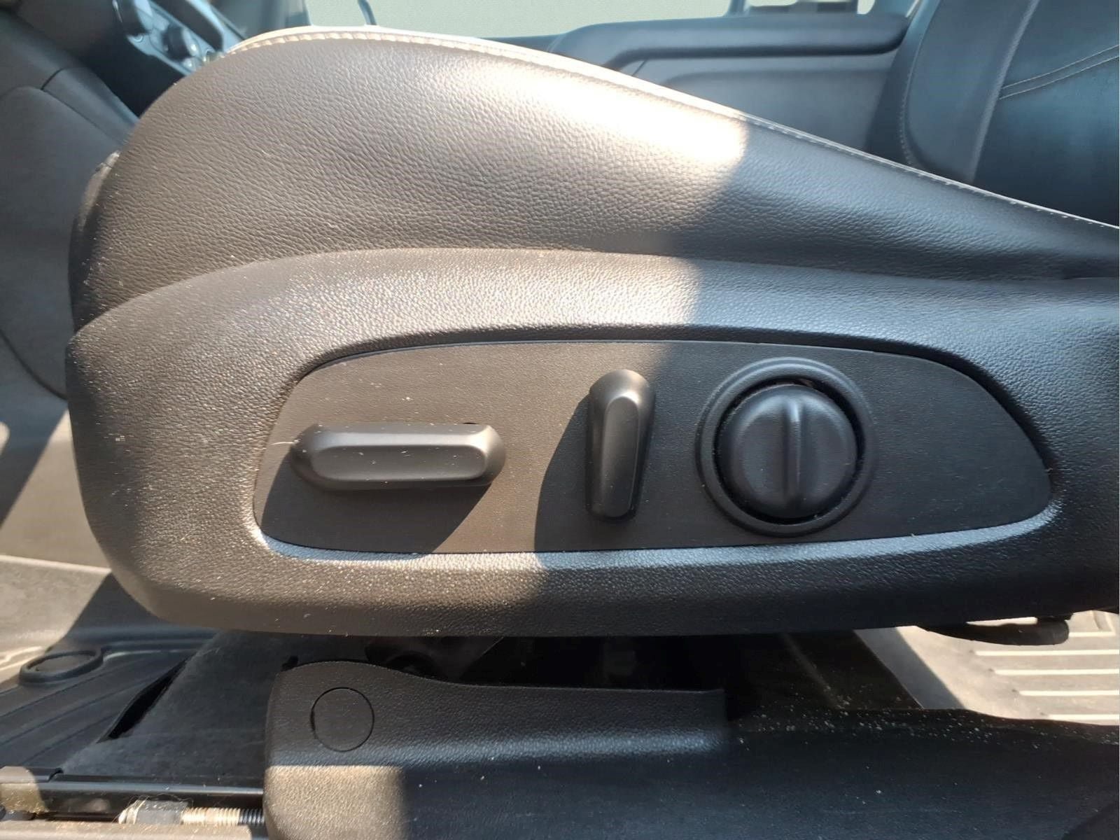 Used 2019 GMC Acadia Denali w/ Technology Package FWD image 18