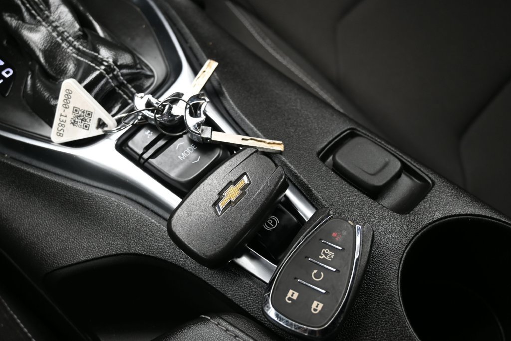 Used 2023 Chevrolet Camaro LT RWD image 22