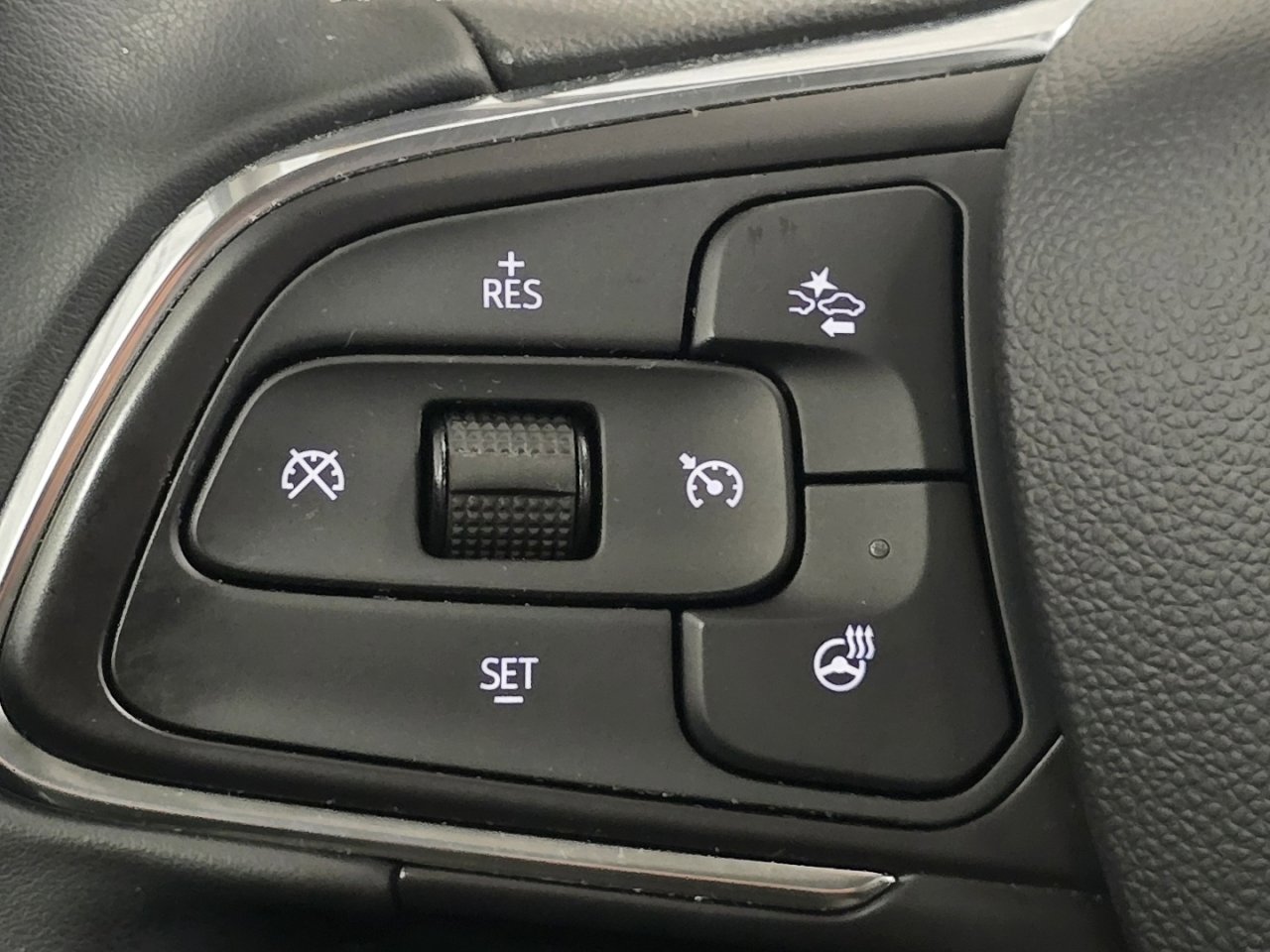 Used 2024 Buick Encore GX Avenir w/ Avenir Convenience Package image 8